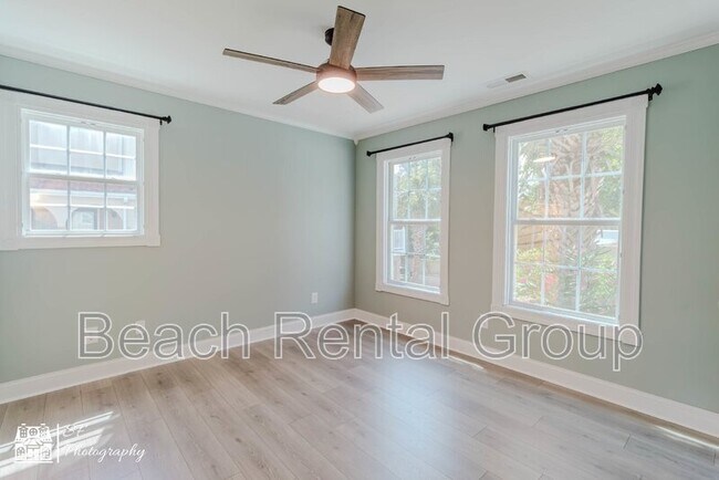 Building Photo - 516 Hillside Dr S