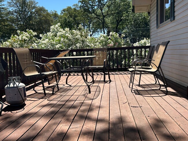 Building Photo - Rare short term lease with this 3/2 in Lake of the PInes - May or June-October