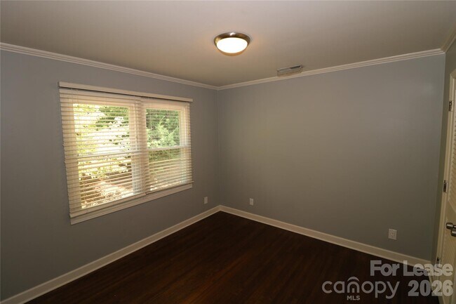 Building Photo - 5410 Londonderry Rd