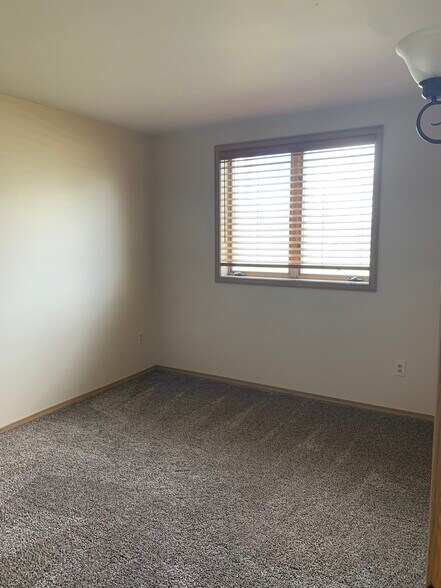 Building Photo - 1608 Sand Ct