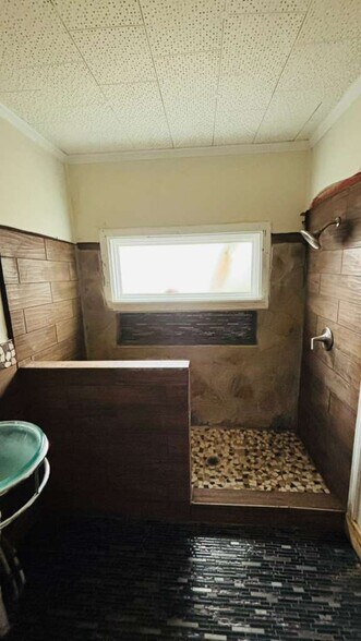 Building Photo - 17 School Rd