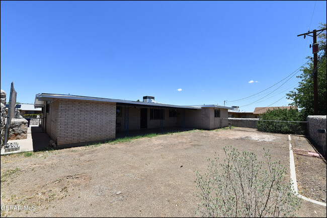 Building Photo - 4640 Larkspur Ct