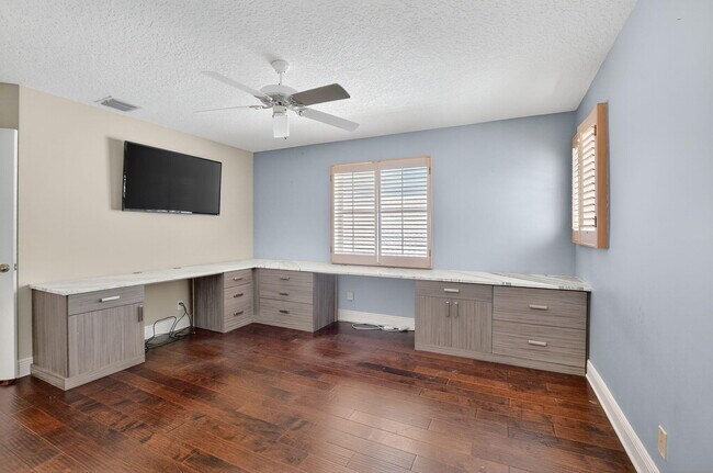 Building Photo - 6502 Brava Way