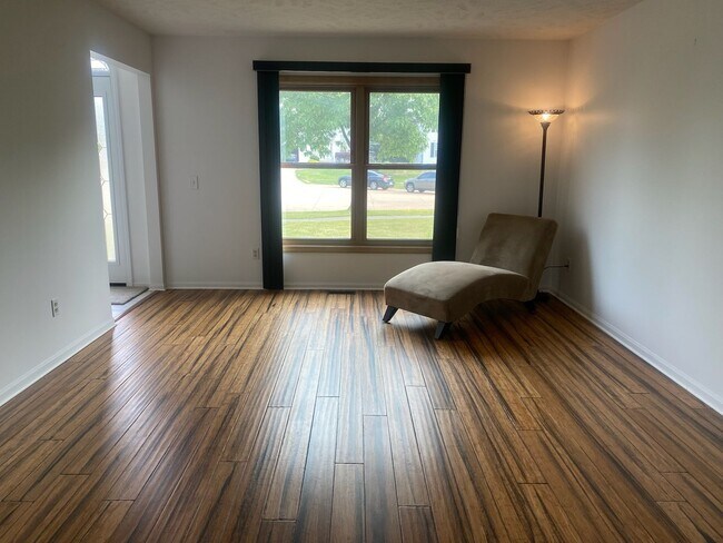 Building Photo - 25027 Rushmore Ct