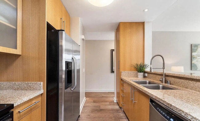 Building Photo - Wonderful modern 1-bedroom in the heart of downtown San Jose!