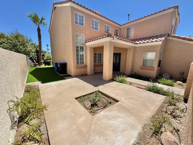 Building Photo - GORGEOUS 2 STORY SPACIOUS 4 BEDROOM HOUSE ...