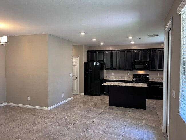 Building Photo - 3 Bedroom Single Family home - Gated community