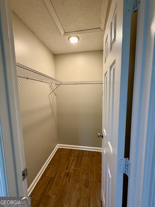 Building Photo - 440 Admiral's Walk Dr