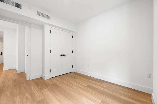 Building Photo - 63 Pitt St