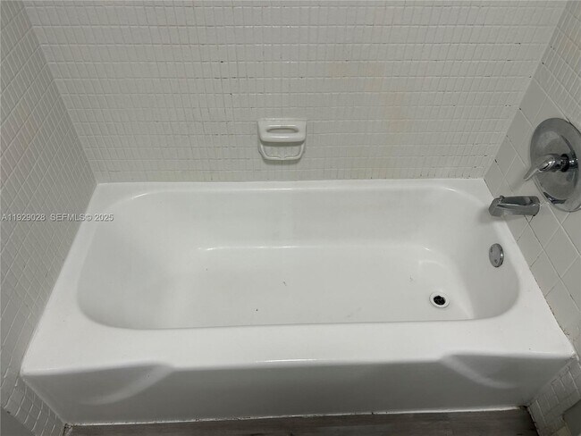 Building Photo - 335 SW 20th St