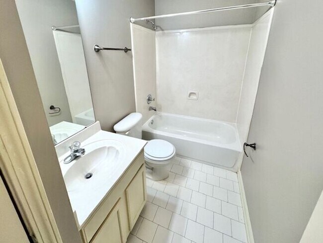 Building Photo - Cordova-Spacious 3 Bedroom 2.5 Home