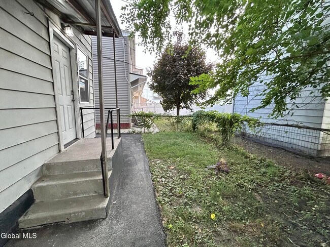 Building Photo - 2523 Callahan Ave