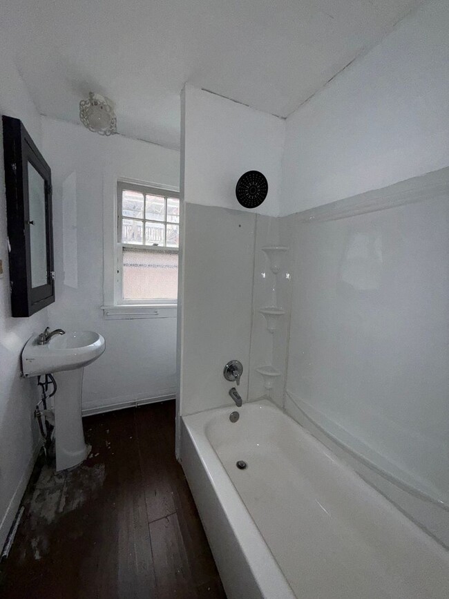 Building Photo - 105 Court St