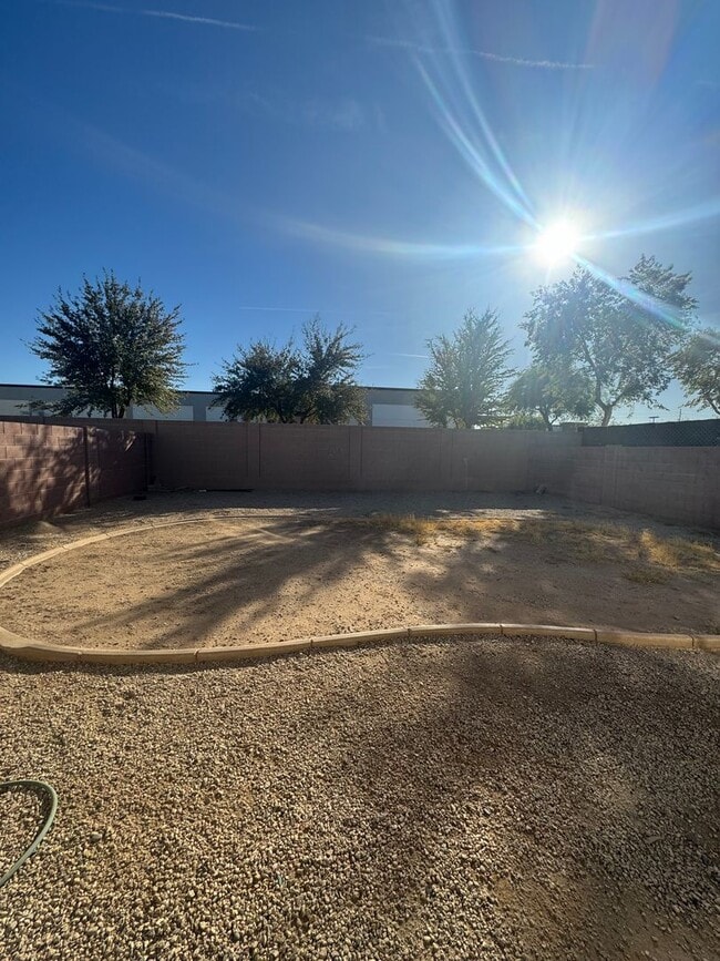 Building Photo - 4 BEDROOM IN PARK MEADOWS