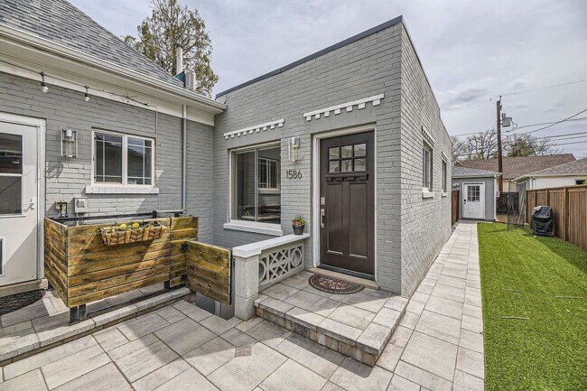 Building Photo - 2BD, 1BA Half-Duplex in Platt Park with Oversized 2-Car Garage