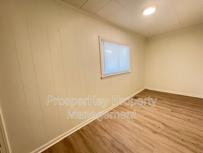 Building Photo - 5244 Winburn Ave