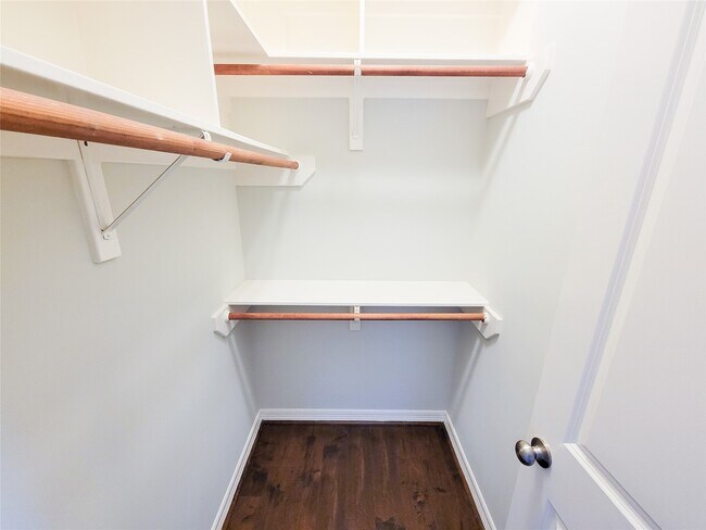 Building Photo - 2416 La Branch St