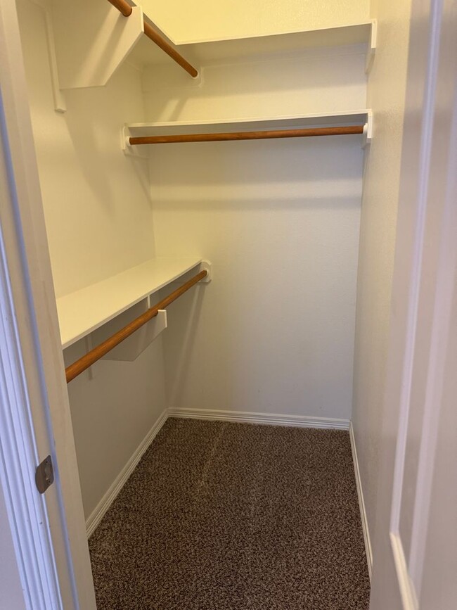 Building Photo - JULY MOVE IN - Spacious 3 Bedroom 3.5 Bath...