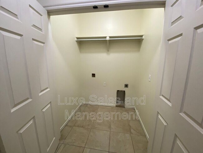 Building Photo - 1317 Garden Gate Dr