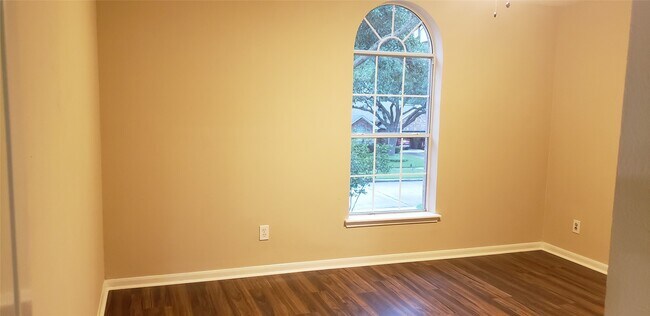 Building Photo - 3839 Landon Park Dr