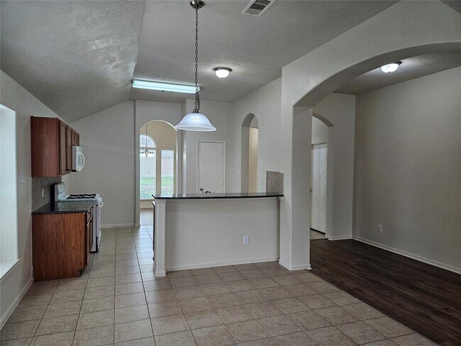 Building Photo - 9610 Sunflower Bluff Ln