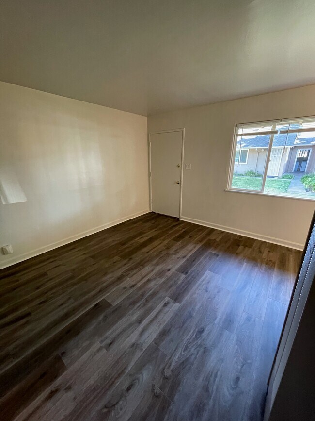 Building Photo - 1145 Willow Rd