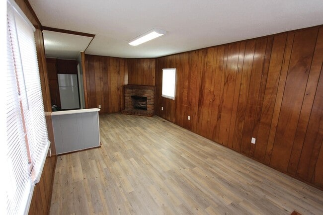 Building Photo - 934 Bluebird Rd