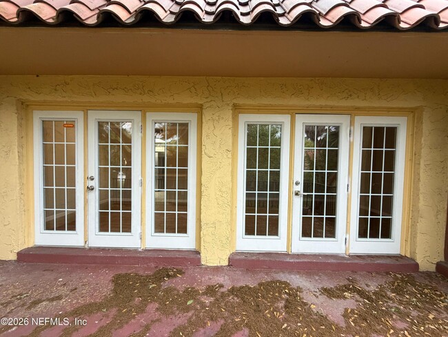 Building Photo - 3864 La Mirada Dr N