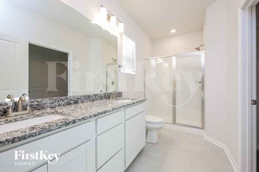 Building Photo - 534 Hillpark Ln
