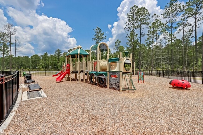 Building Photo - Nearly New 2BR/2.5BA Townhome – Great Loca...