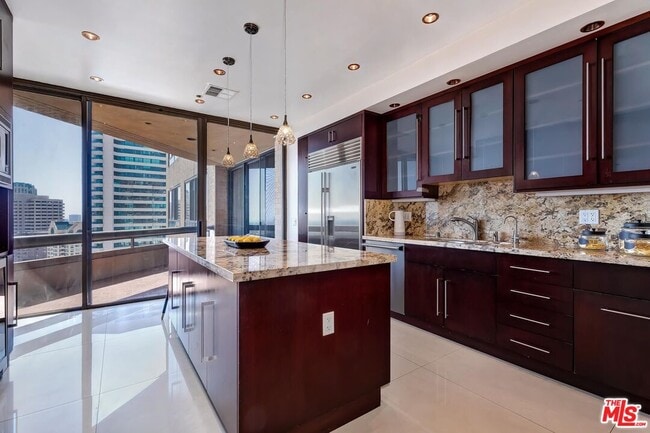 Building Photo - 10430 Wilshire Blvd