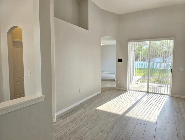 Building Photo - 10805 Australian Pine Dr