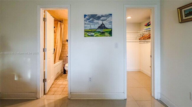 Building Photo - 17051 NE 35th Ave