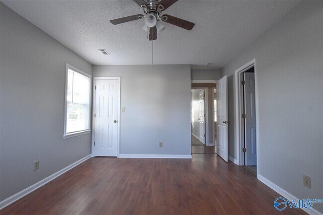 Building Photo - 122 Lewis Ln