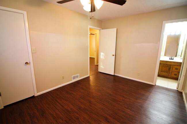 Building Photo - 7917 Hermitage Dr