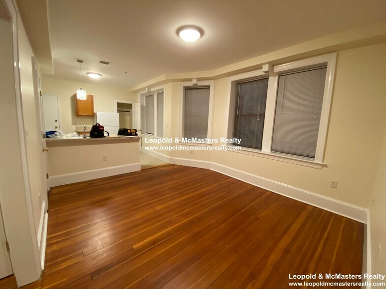 Building Photo - 878 Massachusetts Ave