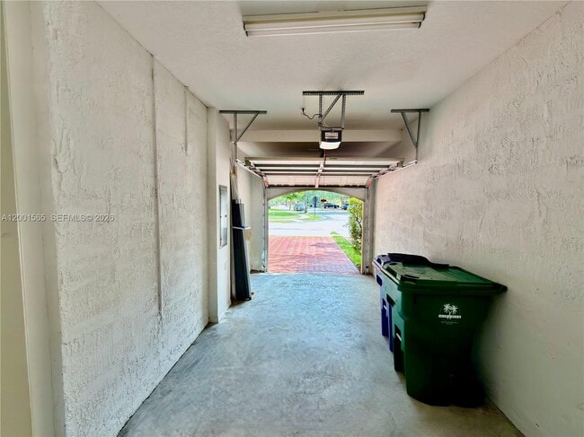 Building Photo - 14110 SW 51st Ct