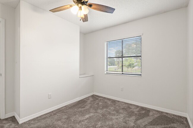 Building Photo - 801 Young Ave NW