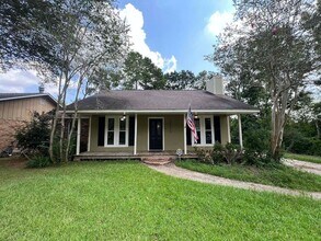 Building Photo - Charming Baton Rouge Home with Flex Room, Fireplace & Spacious Front Porch