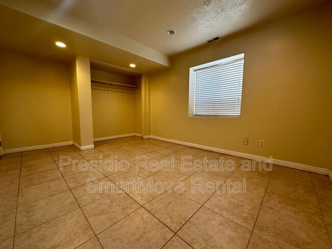 Building Photo - 5325 Scenic Ridge Cir