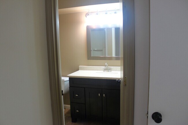 Building Photo - 2BR 2 Full Bath Condo with Modern Upgrades – Near Downtown Harrisonburg!