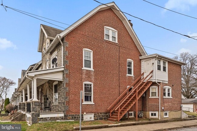 Building Photo - 255 Noble St