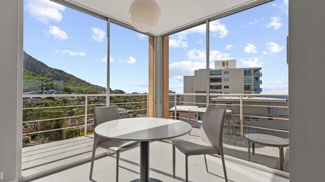 Building Photo - Live the Gold Coast Lifestyle!
