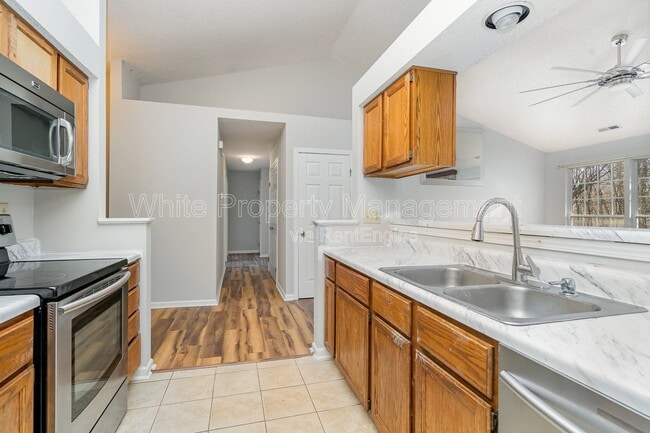 Building Photo - 11100 Deerpath Ct