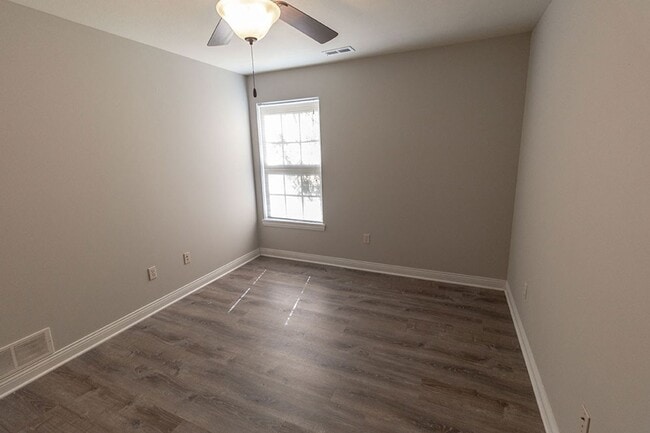 Building Photo - 4700 Dehaven Dr