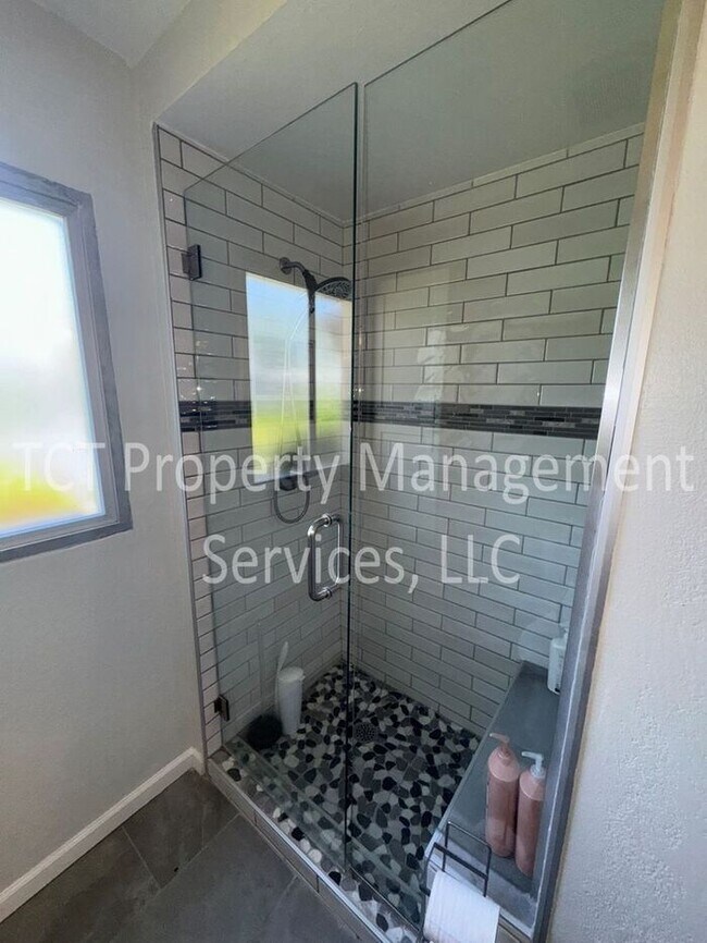 Building Photo - Remodeled 55+ Townhome in Mesa