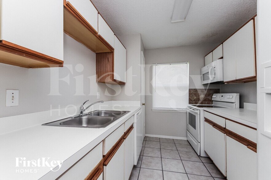 Building Photo - 841 Marquis Ct