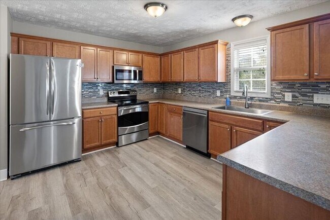 Building Photo - 3 Bedroom 2.5 Bath home in Grays Creek