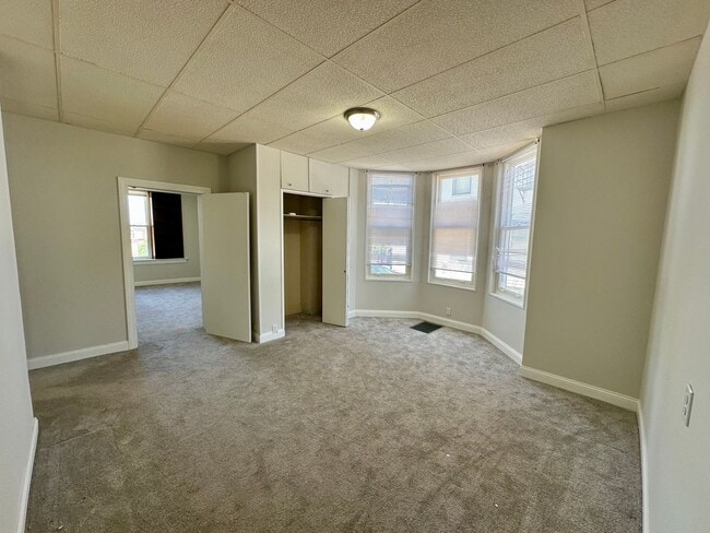 Building Photo - Norwood- Adorable Duplex with ample space ...