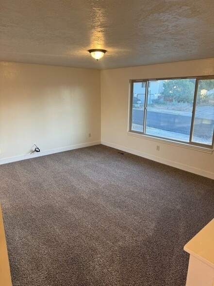 Building Photo - 4481 S Woodgrove Dr